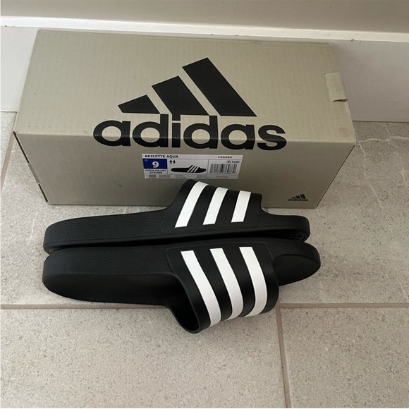 Adidas Striped Black and White Slides unisex - Picture 2 of 5